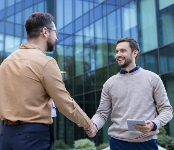 Jak skutecznie rozwiązać konflikt w pracy i zadbać o zespół?