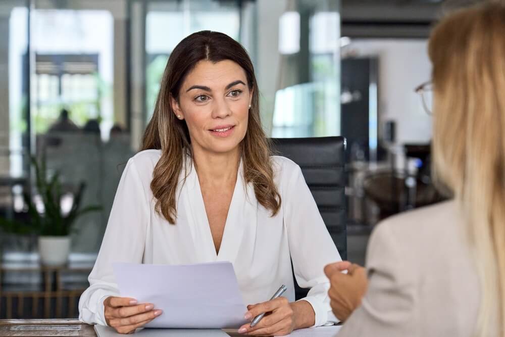 Wywiad ustrukturyzowany – jak prowadzić rozmowę rekrutacyjną, która ułatwia porównanie kandydatów